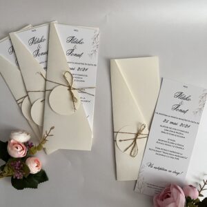 invitatie nunta handmade cu coperta crem personalizata