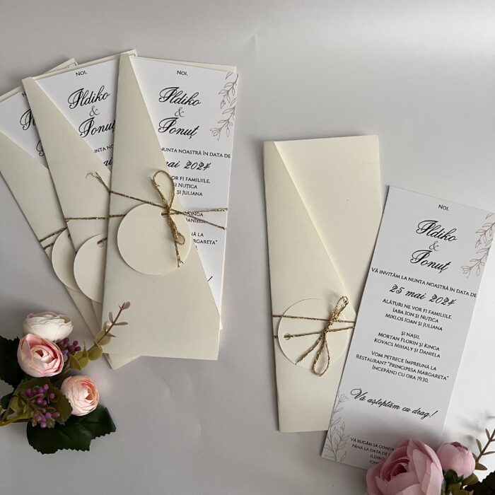 invitatie nunta handmade cu coperta crem personalizata