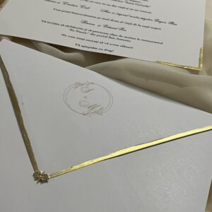 invitatie cu margini aurii