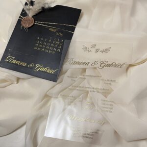 invitatie de nunta handmade personalizata cu efect folio auriu coala transparenta plic negru
