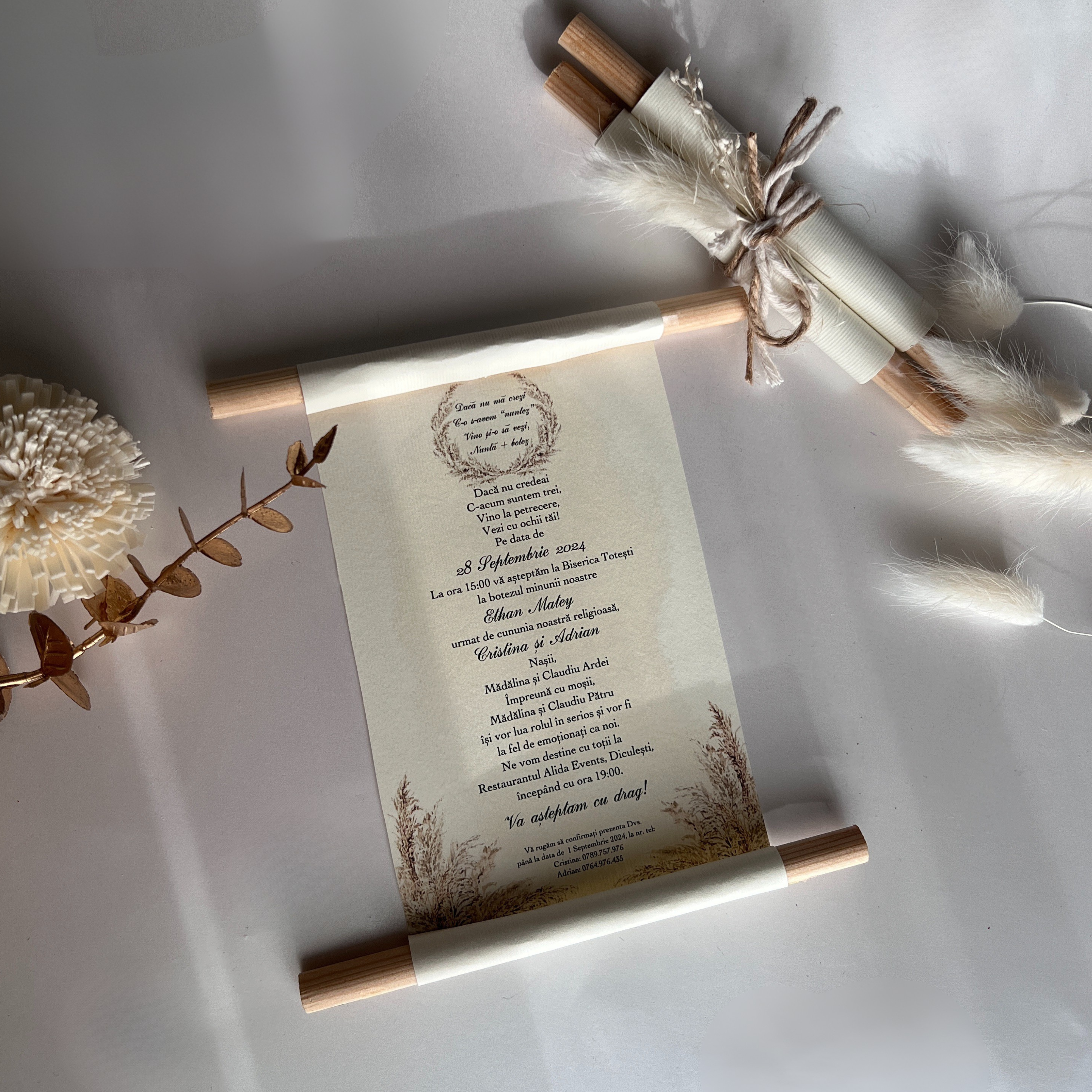 invitatie nunta rulata tip papirus hartie texturata flori