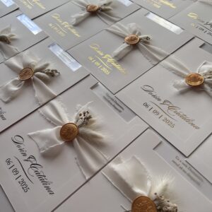 invitatie nunta handmade personalizata transparenta folio auriu flori sigilu